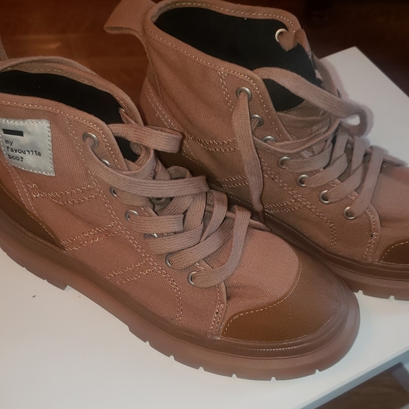 ZARA Kids, beige canvas boots, *Brand New, 33 euro( size 2) - Picture 5 of 6